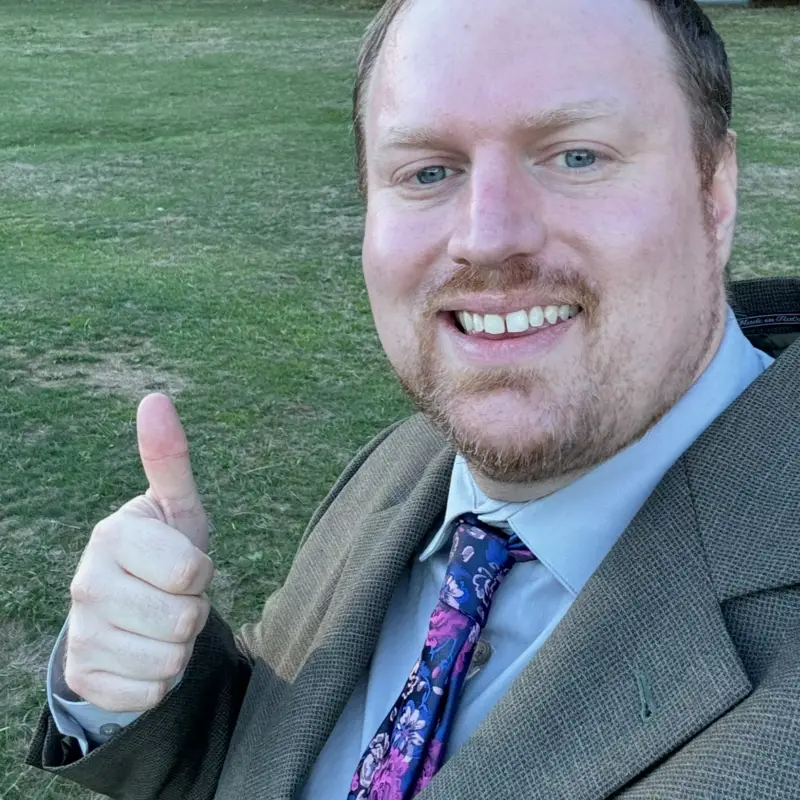 Stephen Nichols headshot